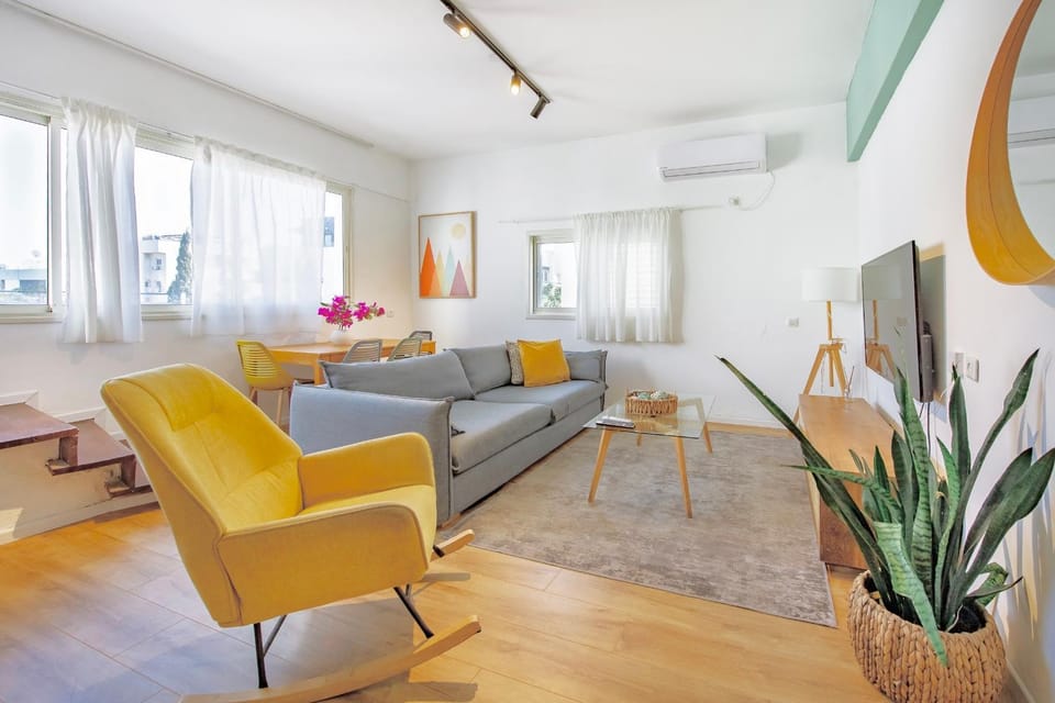 Amazing Duplex with balcony and MAMAD Apartment in Tel Aviv-Yafo