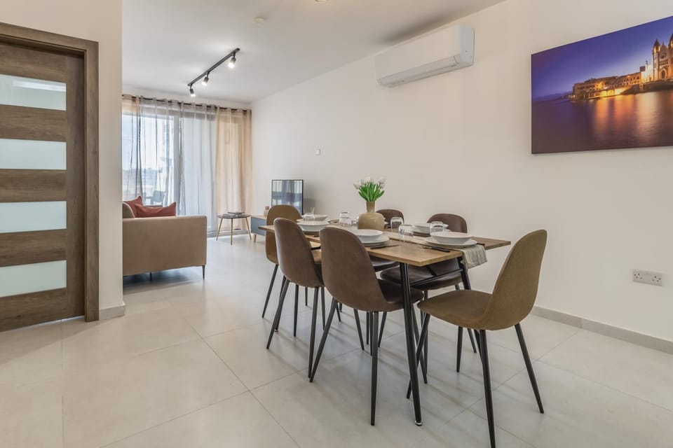 Living room, Dining area, air conditioner