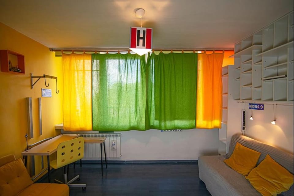 Living room, Photo of the whole room