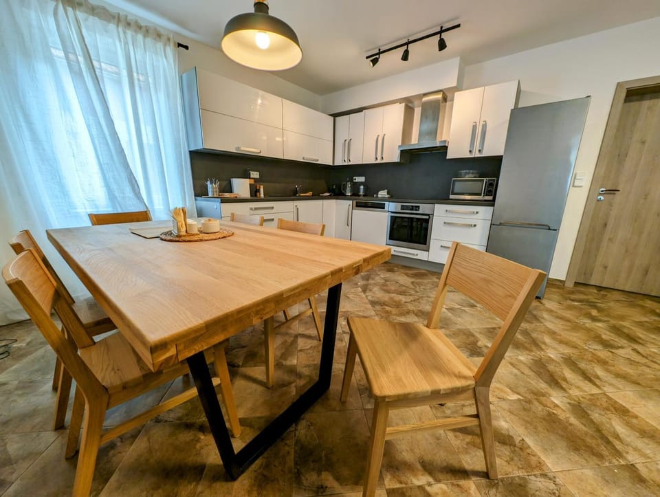 Kitchen or kitchenette, Dining area, dishwasher, oven
