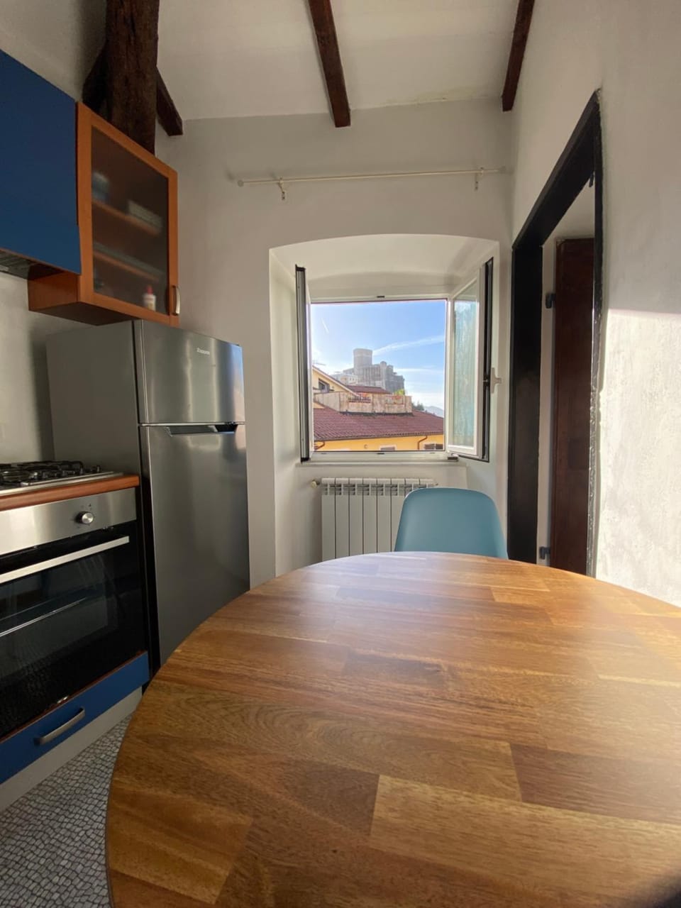 Kitchen or kitchenette, Dining area, oven, stove