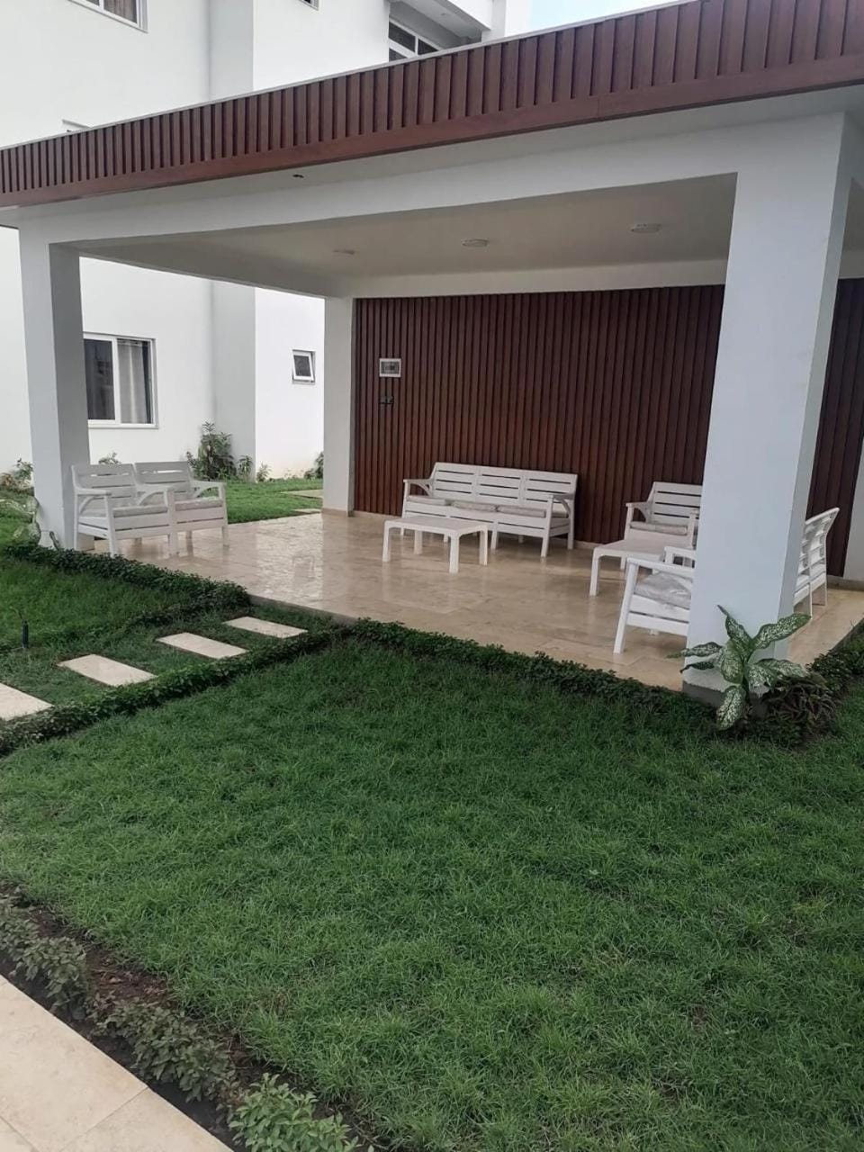 Patio, Day, Garden, Garden view, sunbed