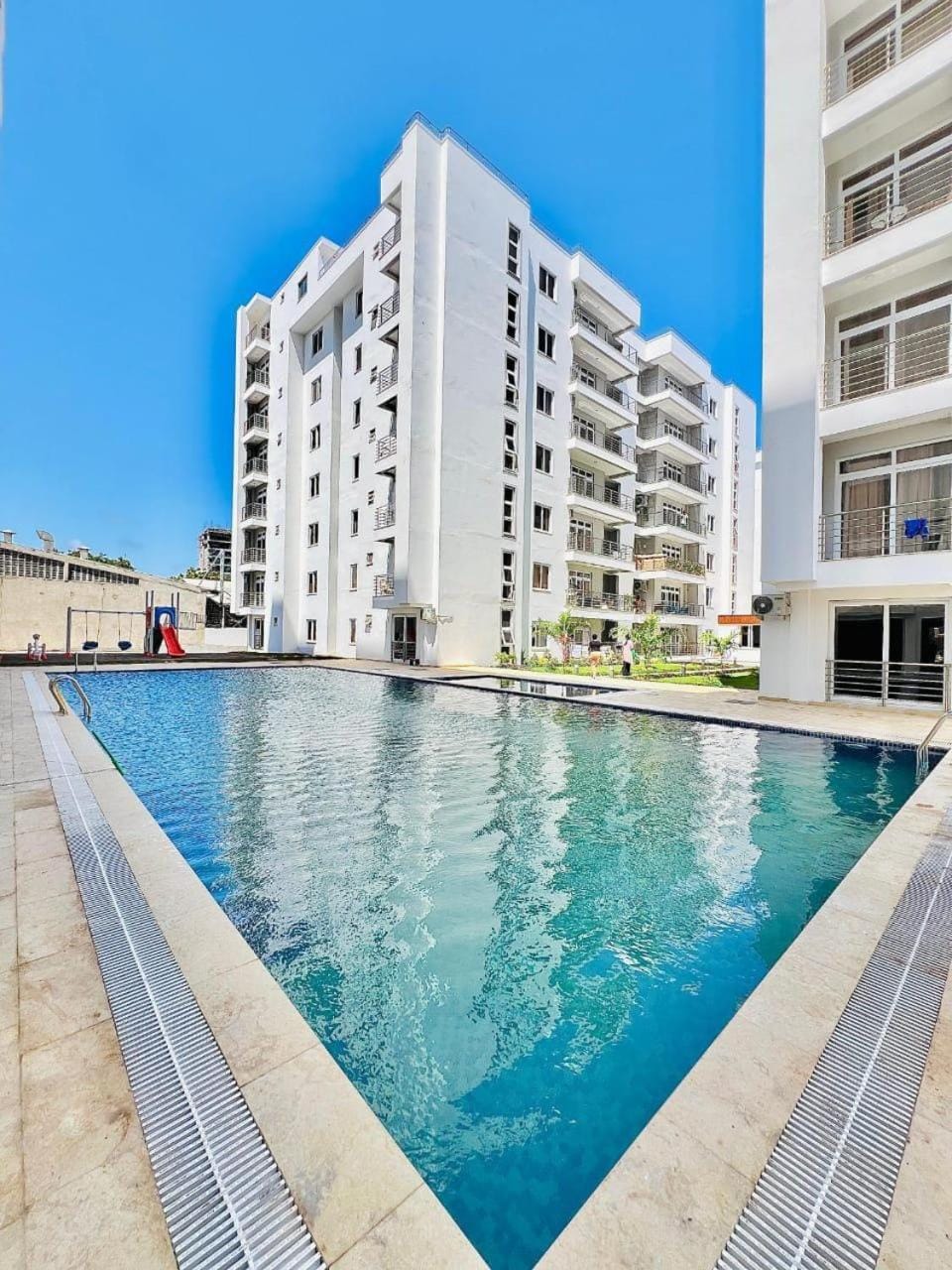 Property building, Day, Pool view, Swimming pool, sunbed