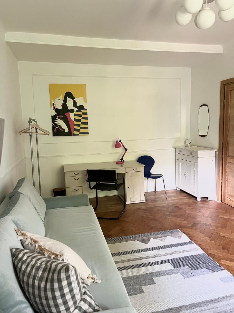 Bed, Photo of the whole room, Seating area