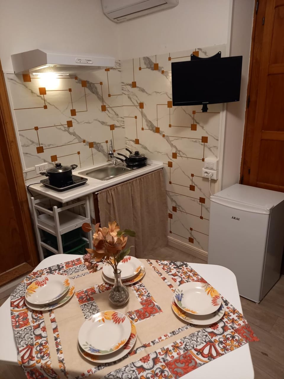 Kitchen or kitchenette