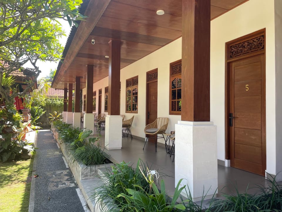 Kaman Bali Guesthouse Bed and Breakfast in Kuta