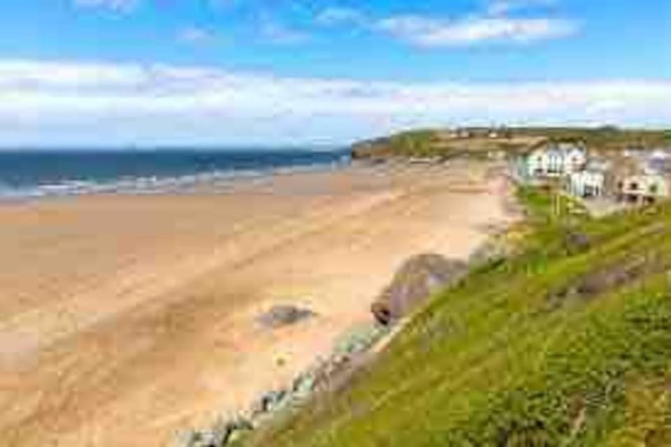 Quaint cottage close to Marina House in Wales