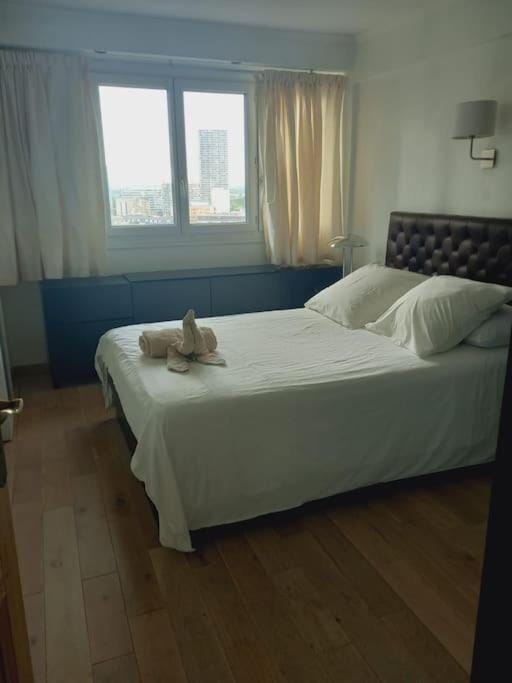 Superbe appartement à Paris Apartment in Puteaux