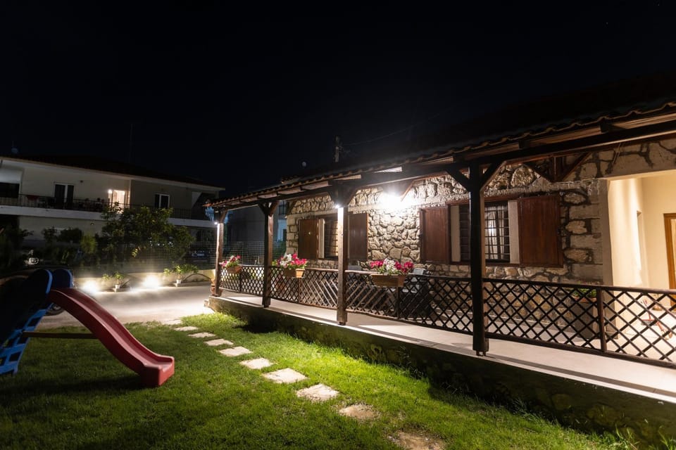 Property building, Patio, Garden