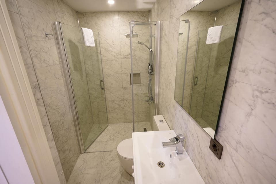 Shower, Bathroom, towels