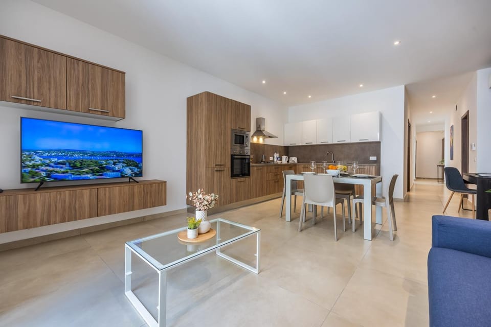 FL 2 TheLODGE-Charming City Retreat by Homely Apartment in Malta