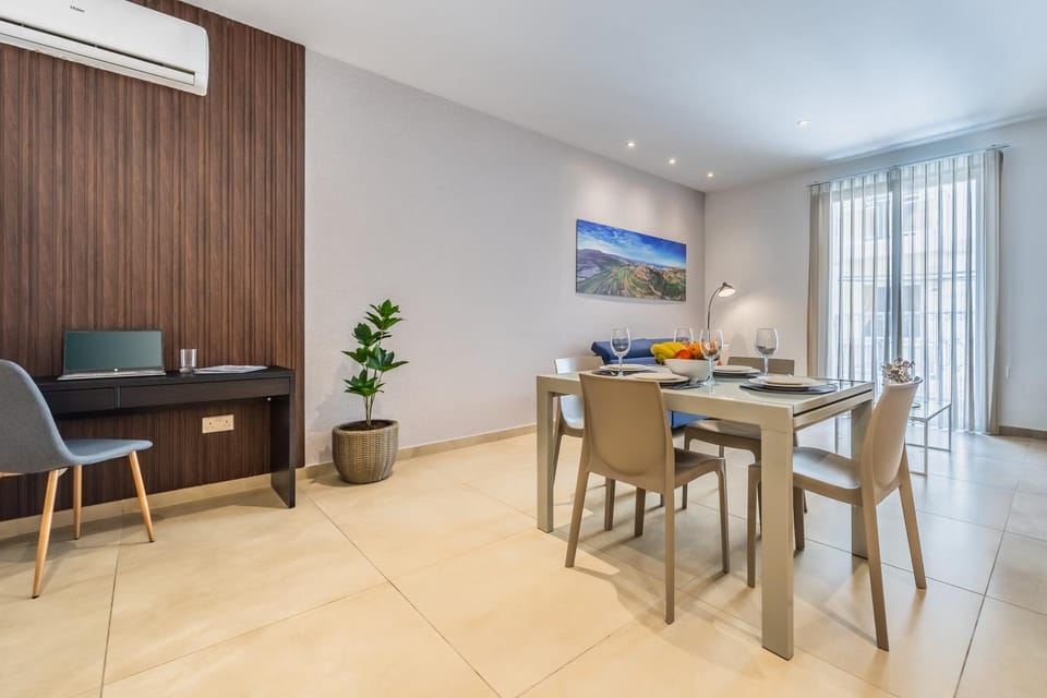 FL 2 TheLODGE-Charming City Retreat by Homely Apartment in Malta