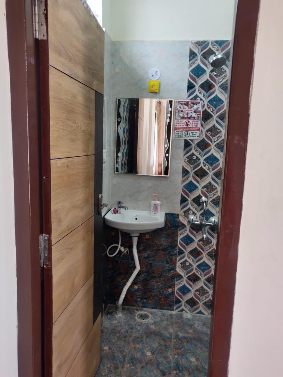 Castle Hebbal Room with Kitchen Apartment in Bengaluru