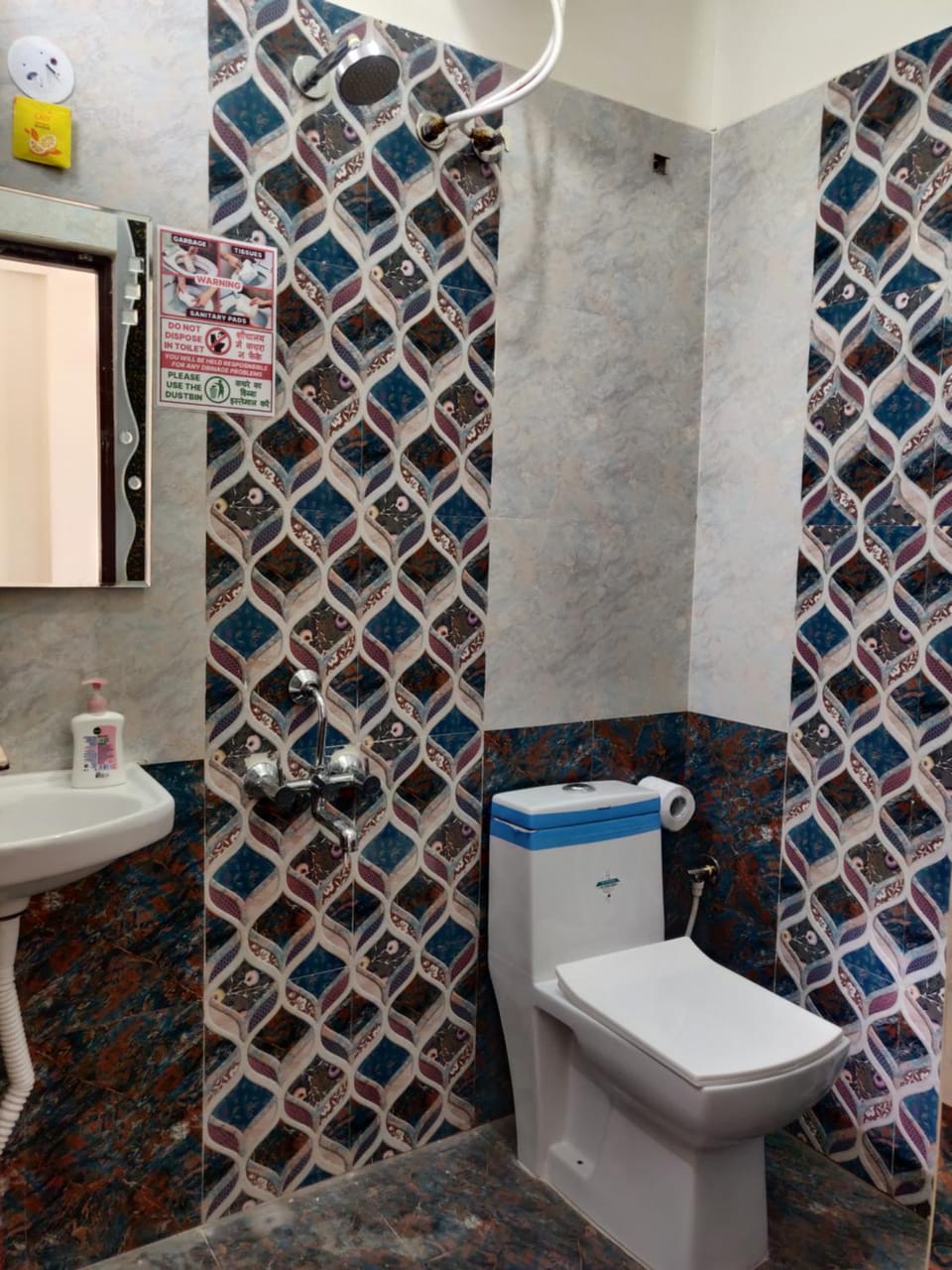 Castle Hebbal Room with Kitchen Apartment in Bengaluru
