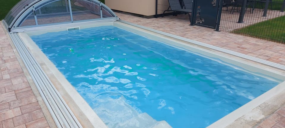 Swimming pool, Swimming pool
