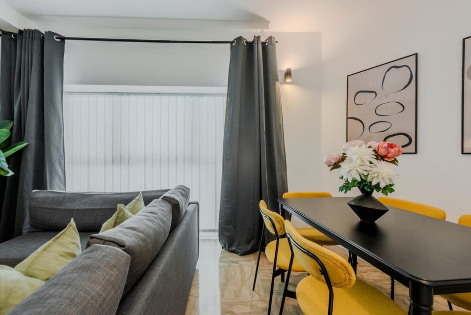 Living room, Seating area, Dining area