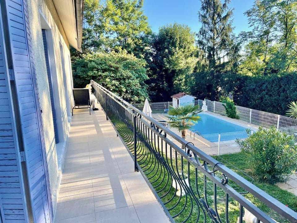 Chambre dans villa avec SDB WC et piscine privée Vacation rental in Lyon