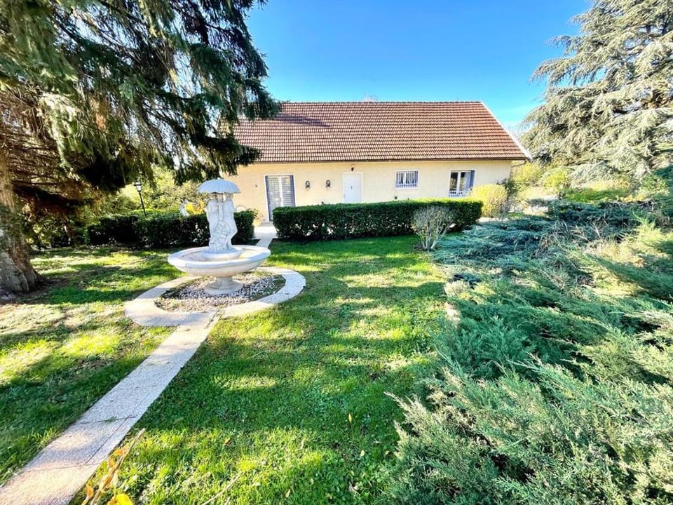 Chambre dans villa avec SDB WC et piscine privée Vacation rental in Lyon