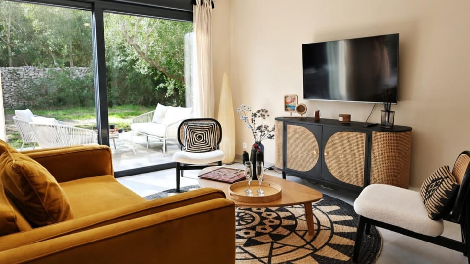 TV and multimedia, Living room, Garden view