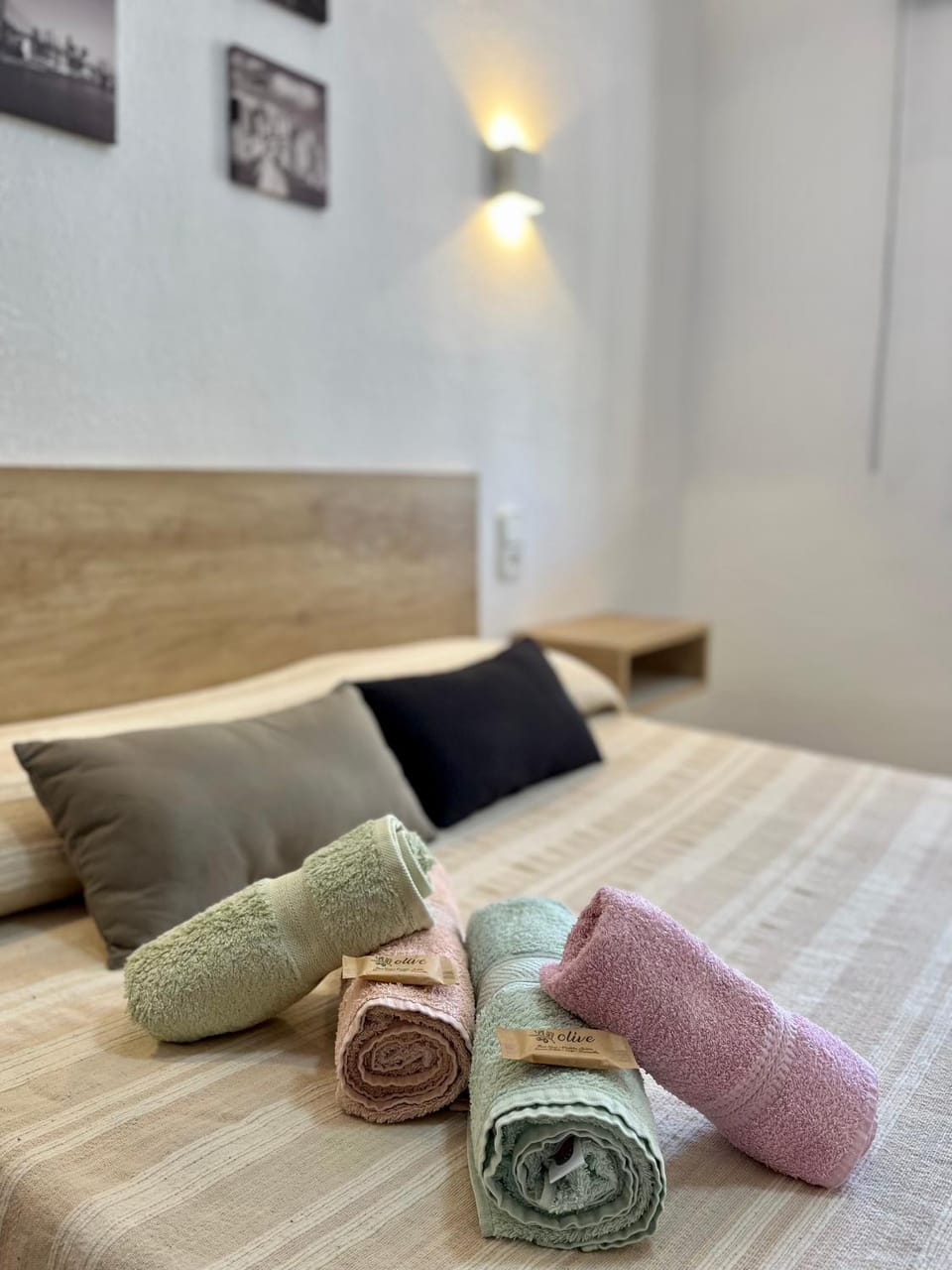 Bed, Photo of the whole room, Bedroom, towels