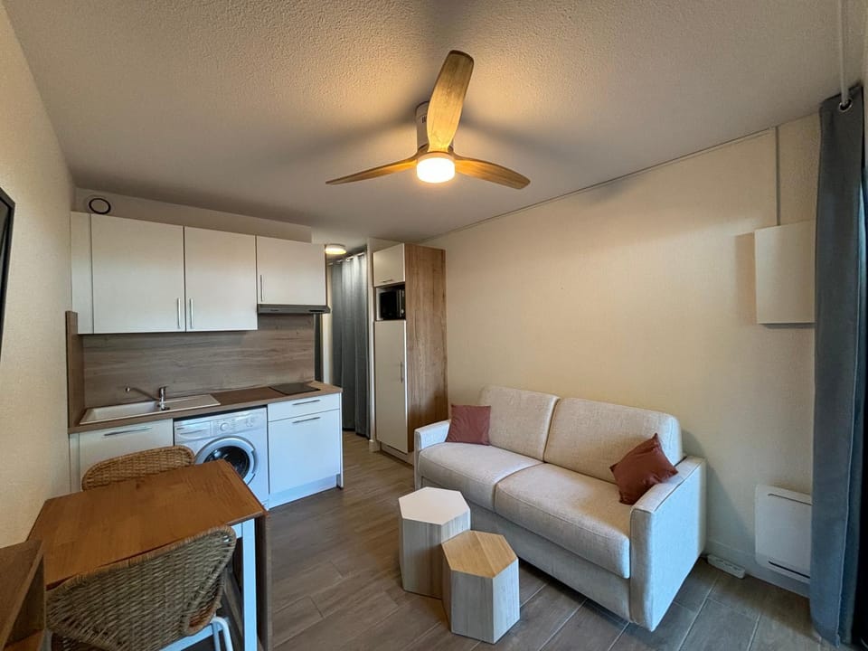 Kitchen or kitchenette, Living room, Dining area