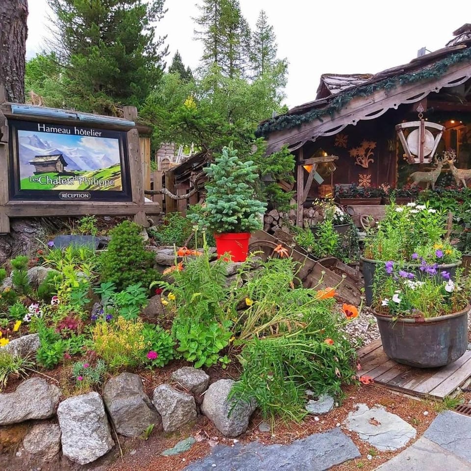 Property building, Garden, Garden view