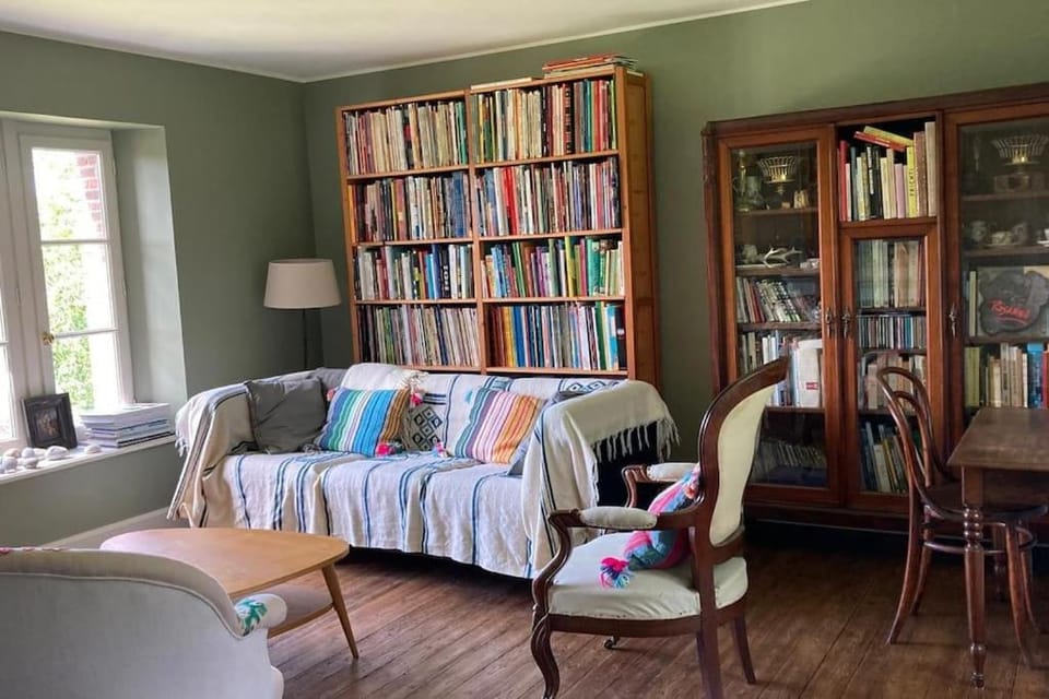 Library, Living room
