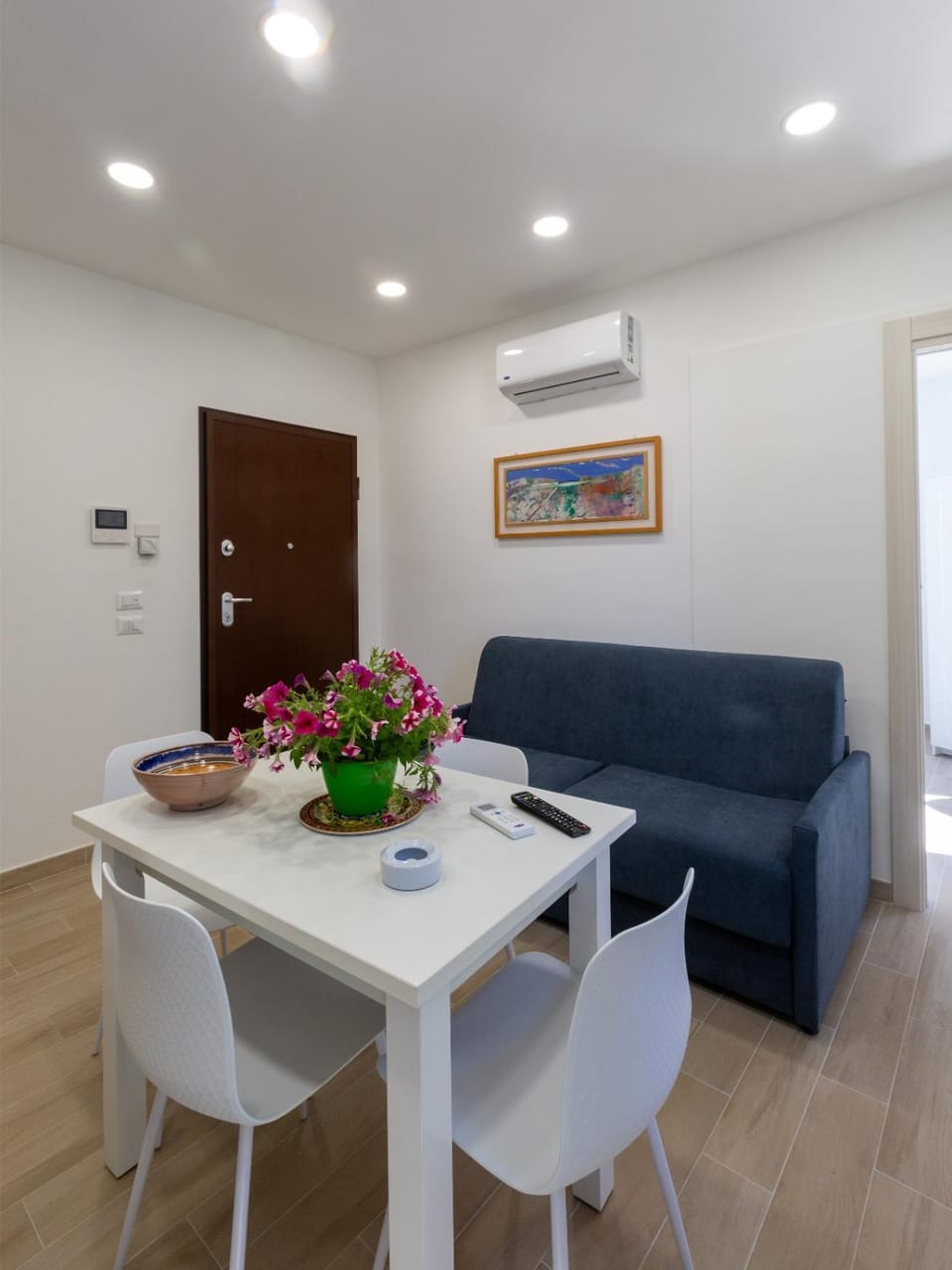 Seating area, Dining area