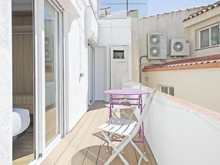 Patio, Day, Balcony/Terrace, Dining area, sunbed