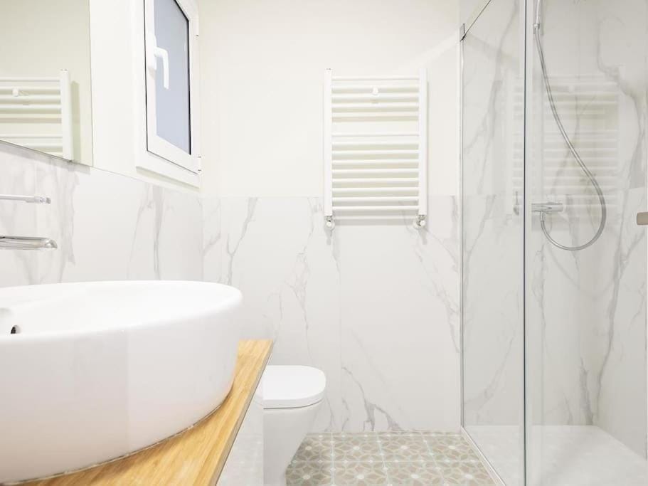 Shower, Toilet, Bathroom, Bath
