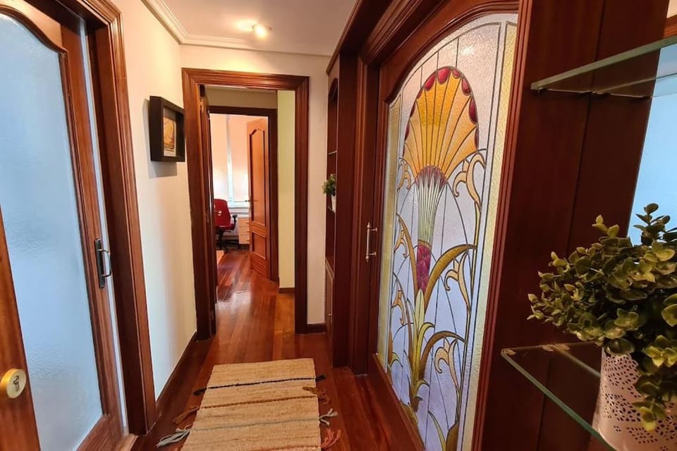 Exclusivo piso luminoso y cálido en Santander, con parking gratuito y ascensor con acceso directo al apartamento Apartment in Santander