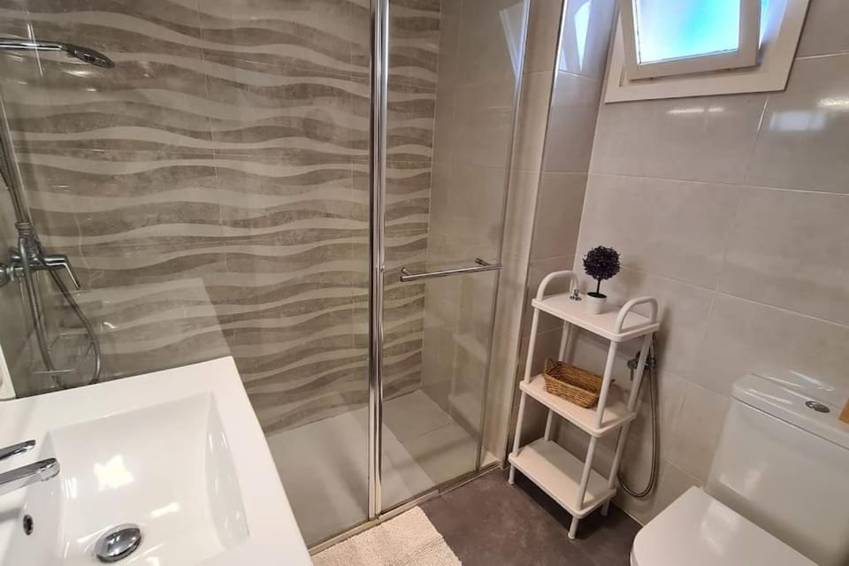 Exclusivo piso luminoso y cálido en Santander, con parking gratuito y ascensor con acceso directo al apartamento Apartment in Santander