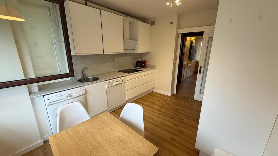 Exclusivo piso luminoso y cálido en Santander, con parking gratuito y ascensor con acceso directo al apartamento Apartment in Santander