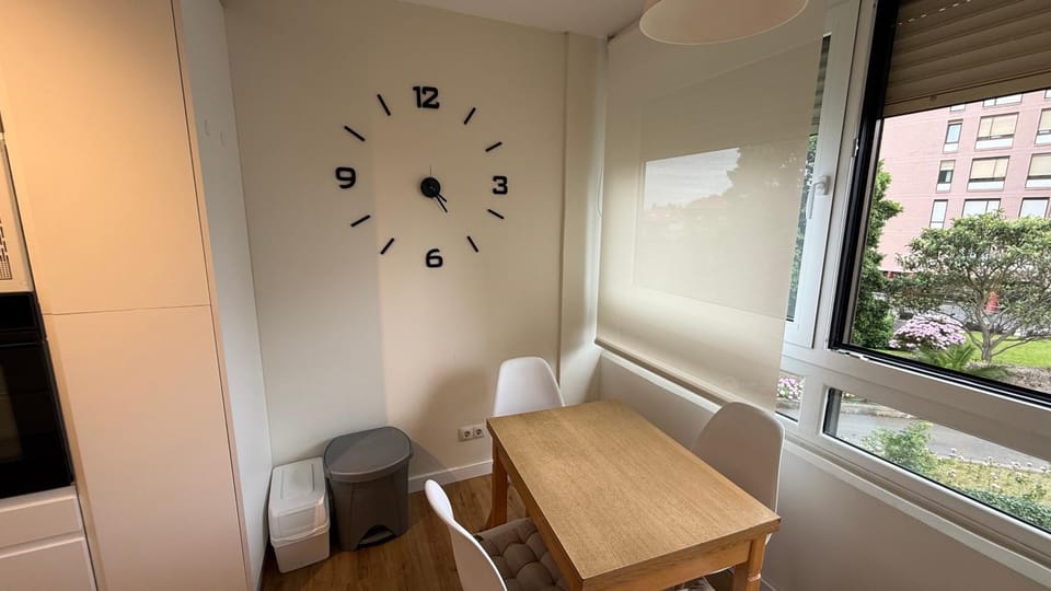 Exclusivo piso luminoso y cálido en Santander, con parking gratuito y ascensor con acceso directo al apartamento Apartment in Santander
