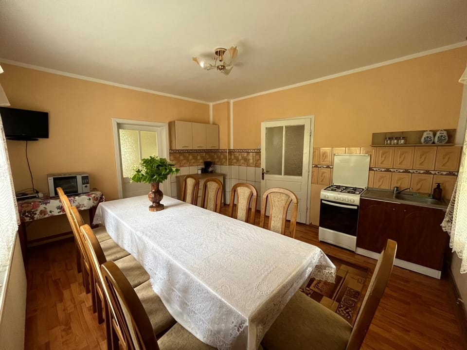 TV and multimedia, Kitchen or kitchenette, Seating area, Dining area
