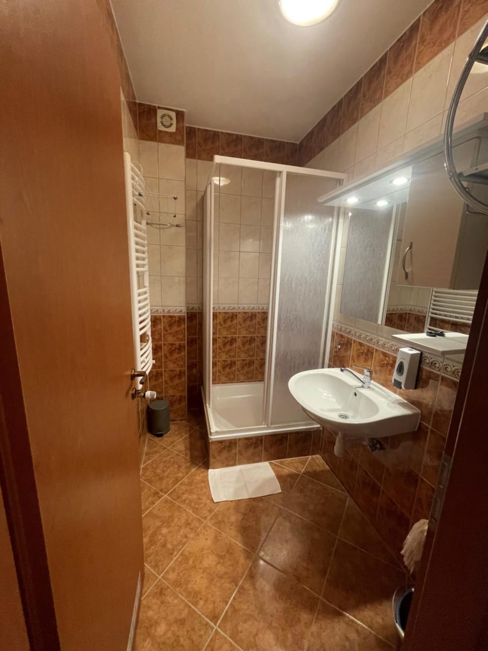 Shower, Toilet