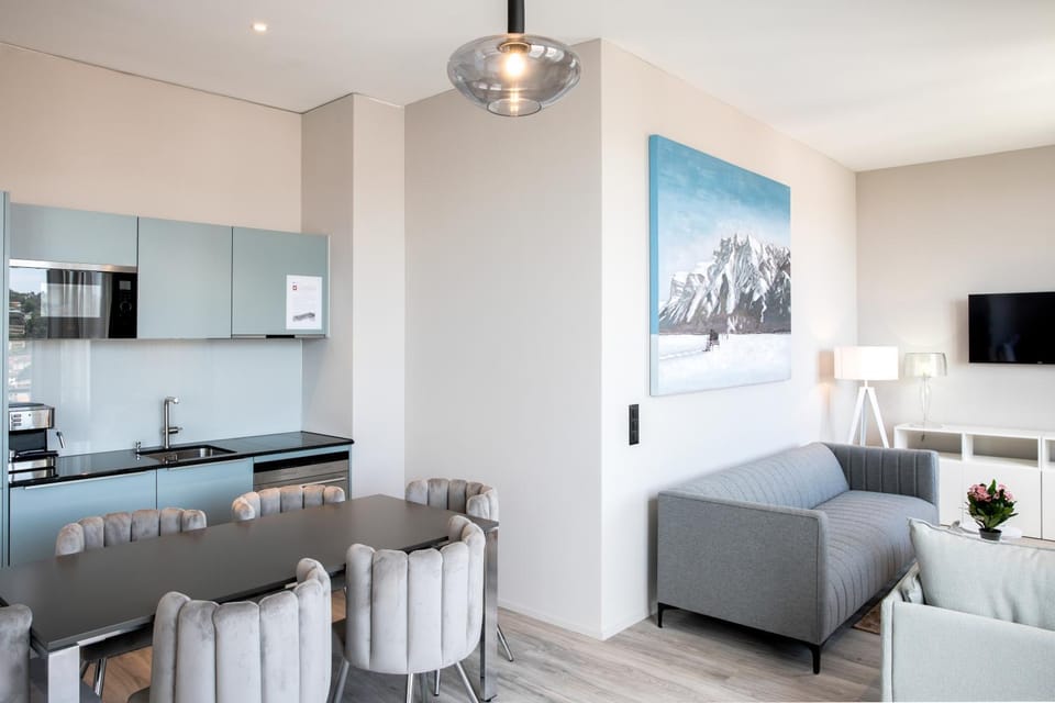 Kitchen or kitchenette, Living room, Seating area, Dining area