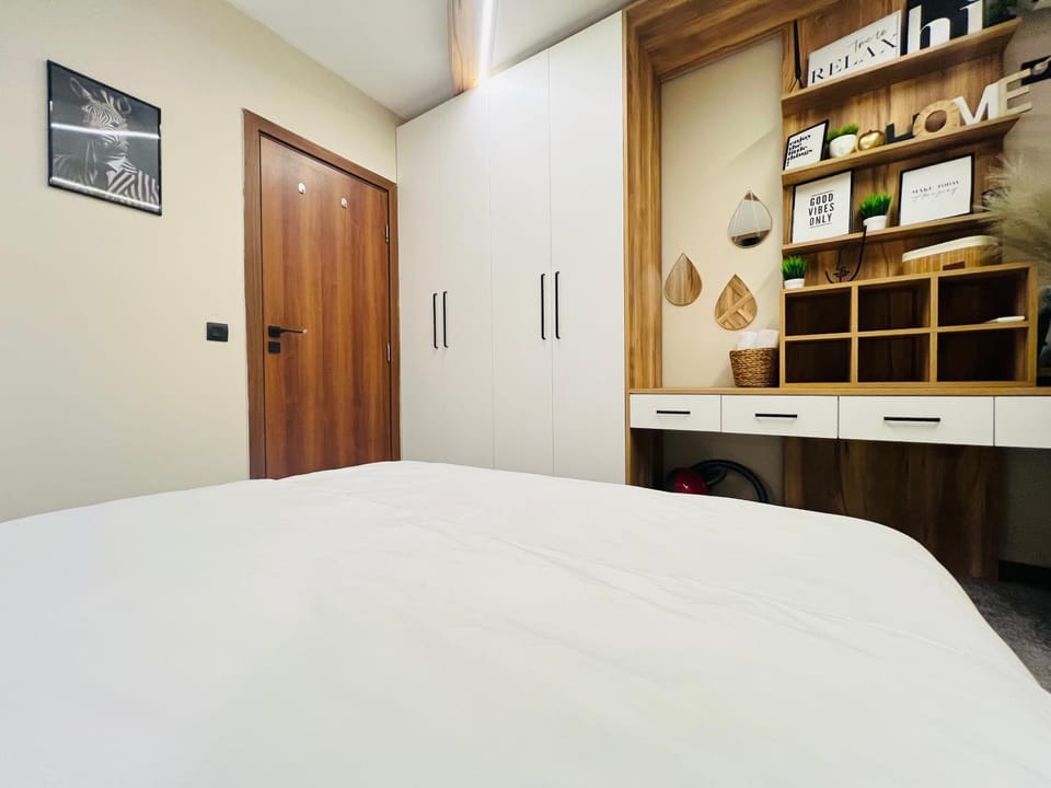 Bed, Photo of the whole room, Bedroom, Certificate/Award, wardrobe