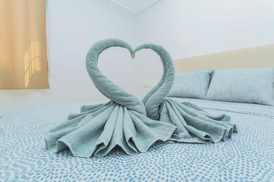 Bed, Photo of the whole room, Bedroom, towels