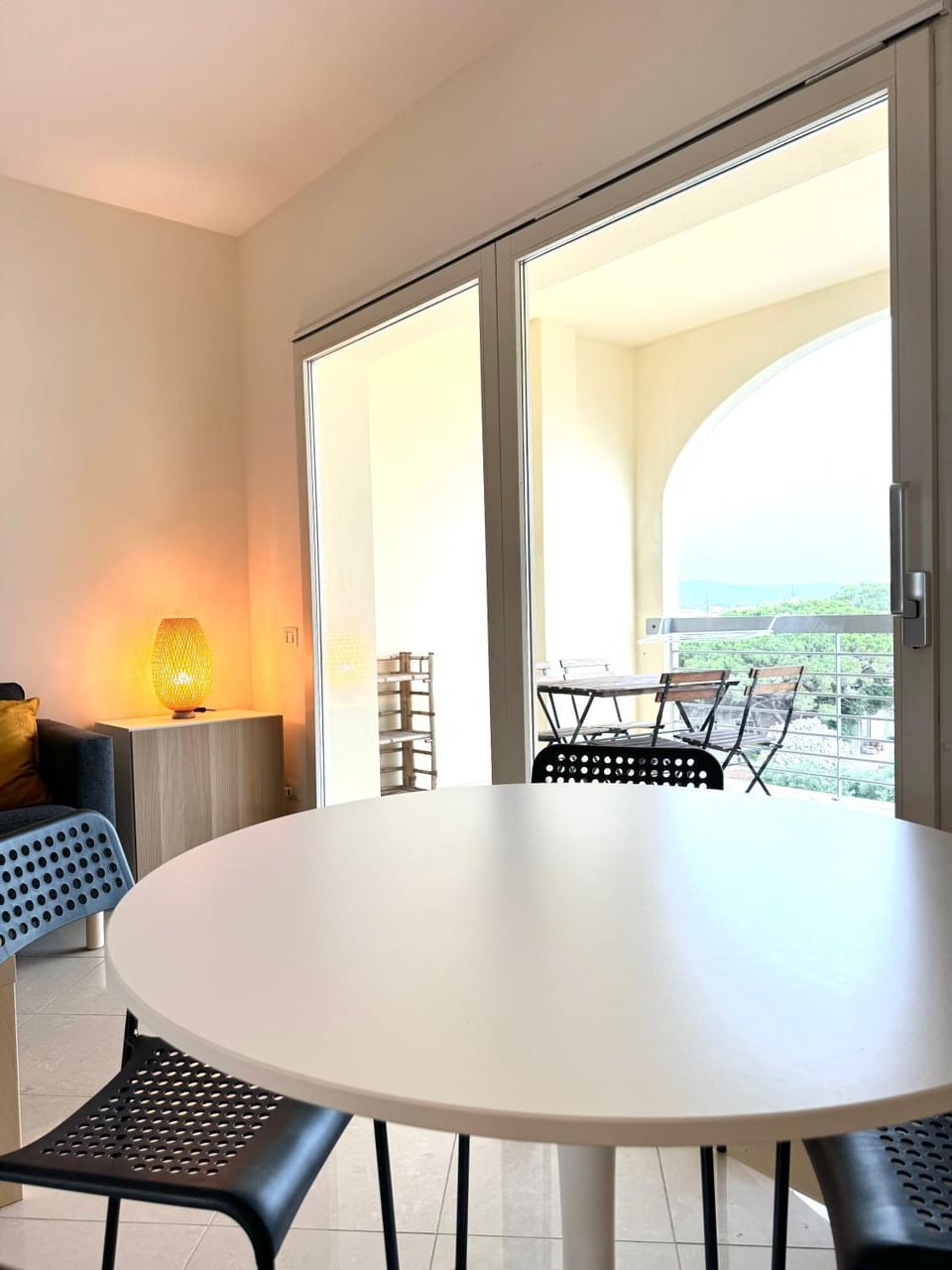 View (from property/room), Balcony/Terrace, Living room, Seating area, Dining area