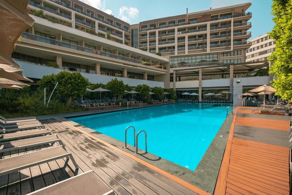 Swimming pool, sunbed