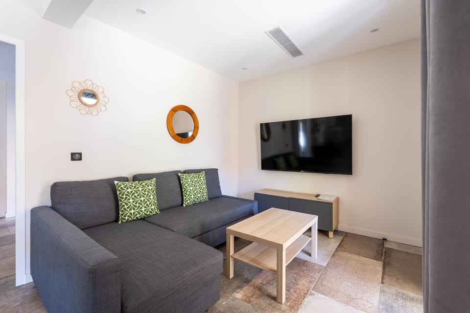 Communal lounge/ TV room, TV and multimedia, Living room, Seating area