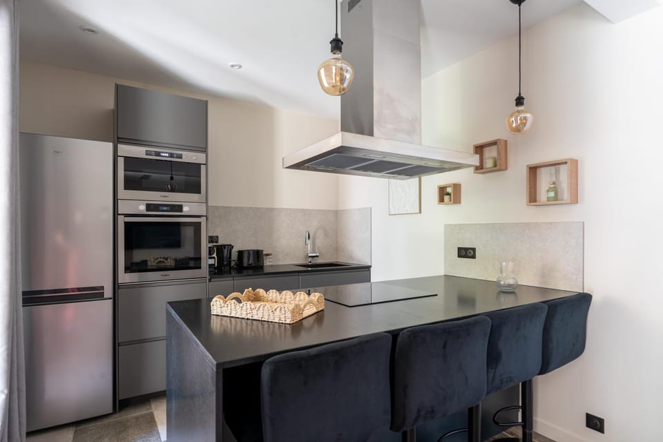 Coffee/tea facilities, Kitchen or kitchenette, Dining area, dishwasher, oven, toaster