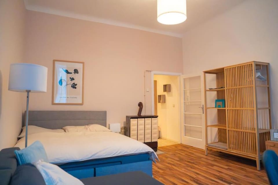 Photo of the whole room, Bedroom