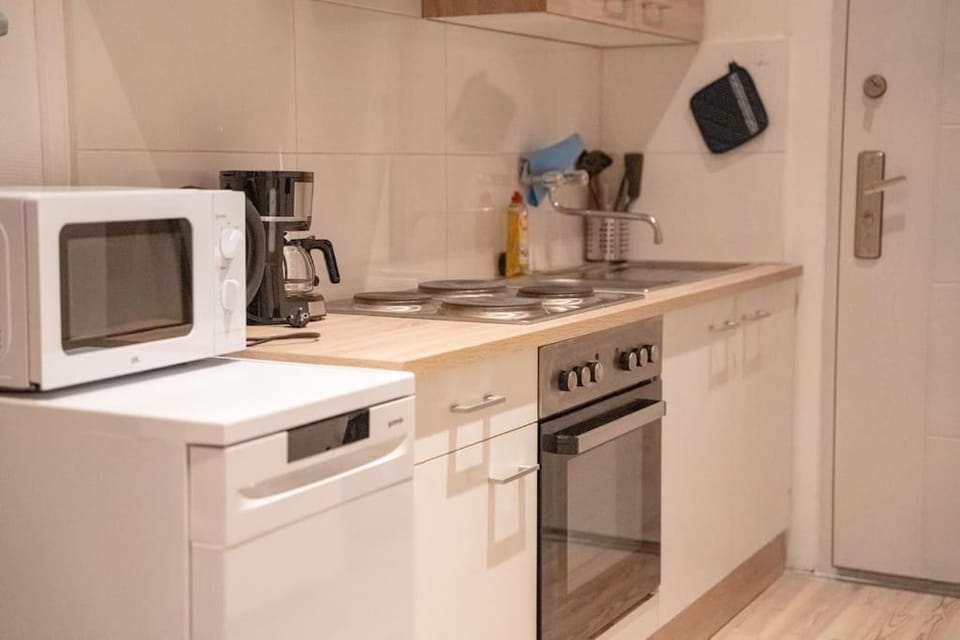 Coffee/tea facilities, Kitchen or kitchenette, dishwasher, oven