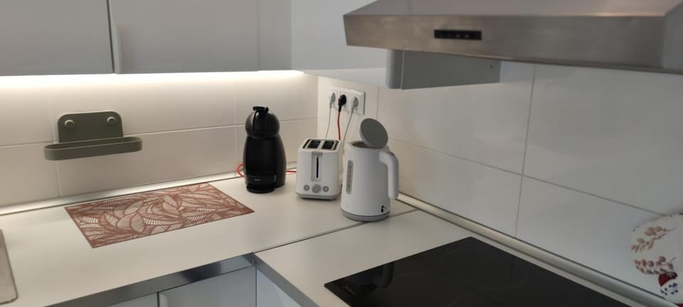 Duna Apartment, FreeGarage, 2Room, smartTV,Dishwasher,AC Apartment in Budapest