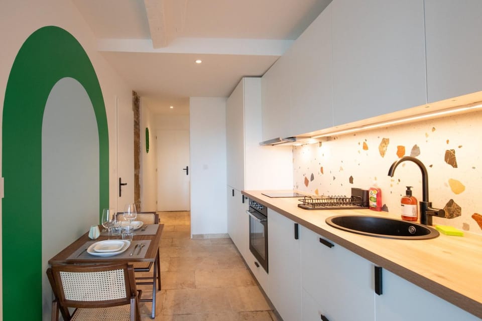 Kitchen or kitchenette