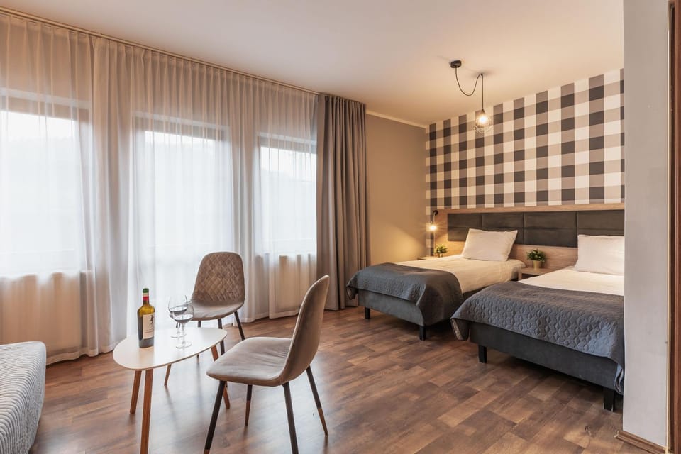 Bed, Food and drinks, Photo of the whole room, Decorative detail, Seating area, Bedroom, Drinks