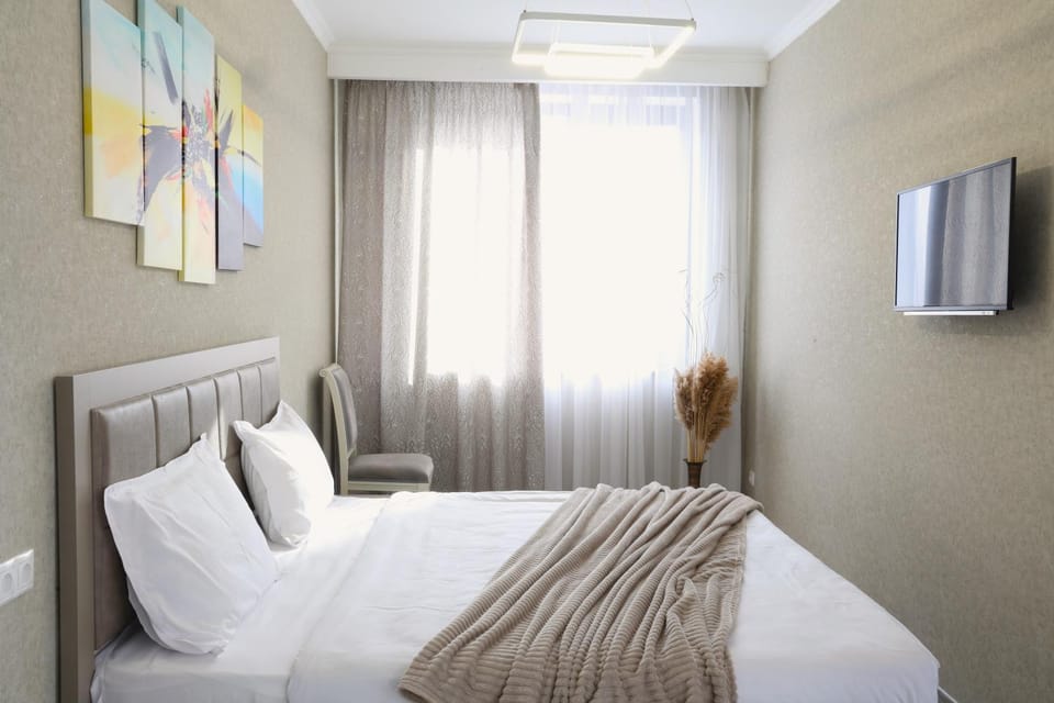 Bed, TV and multimedia, Bedroom, wardrobe