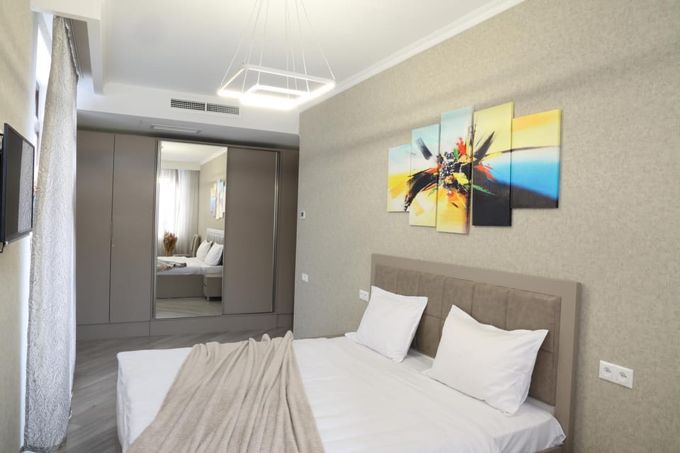 Bed, TV and multimedia, Bedroom, wardrobe